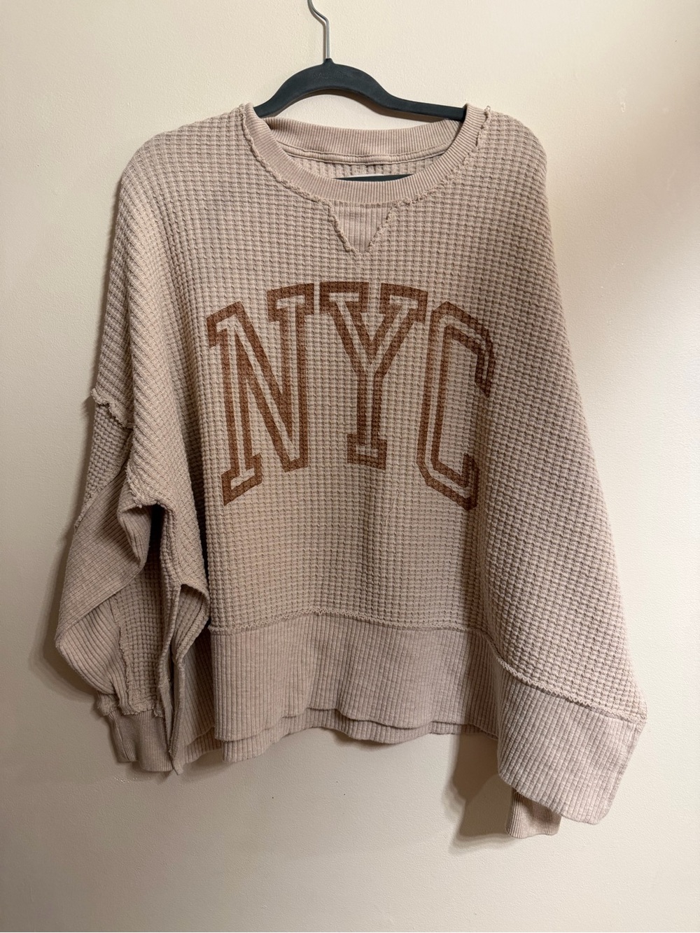American Eagle Outfitters Beige Waffle-Knit NYC Sweatshirt size Large women’s